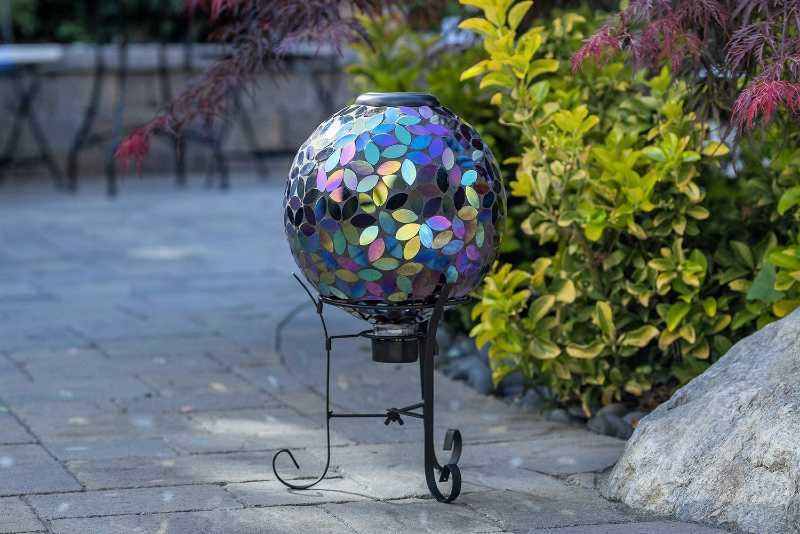 10-Inch Outdoor and Landscape Decor Crackled Glass Azul Terra Design Sunnydaze Garden Gazing Globe with LED Solar Light 