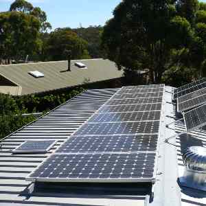 Can solar panels be installed flat