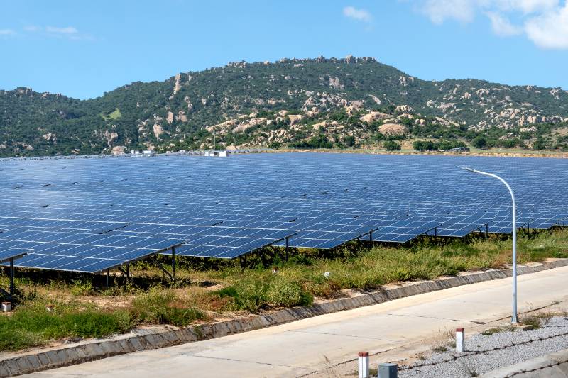 Solar farms pros and cons